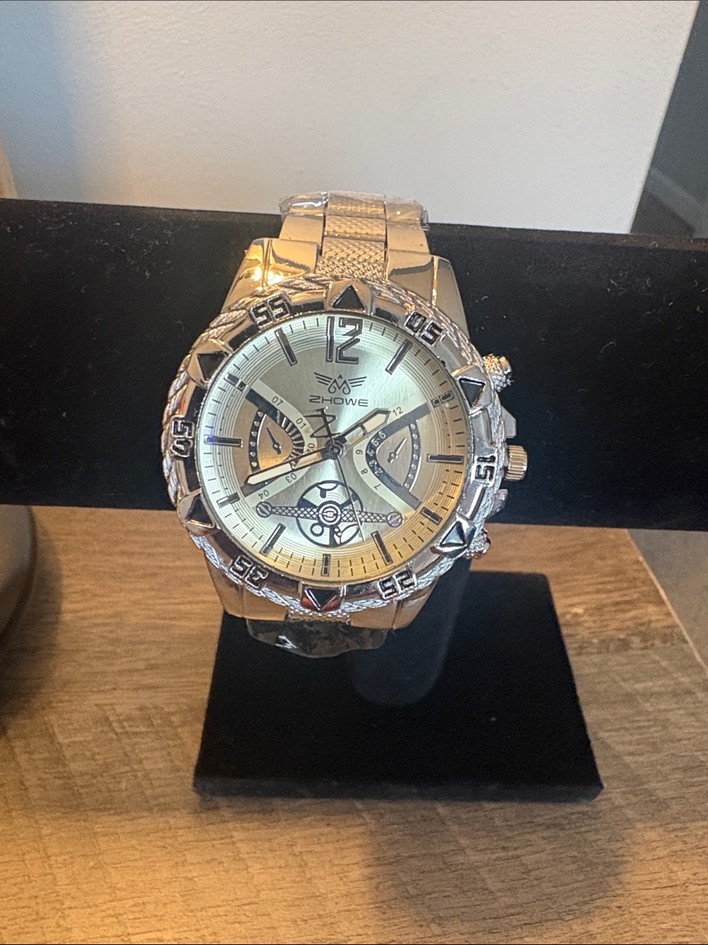 ZHOUWE Men’s Silver-Tone Statement Watch